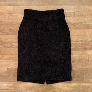 Classiques Entier wool blend black gold midi pencil skirt size 4
b52
